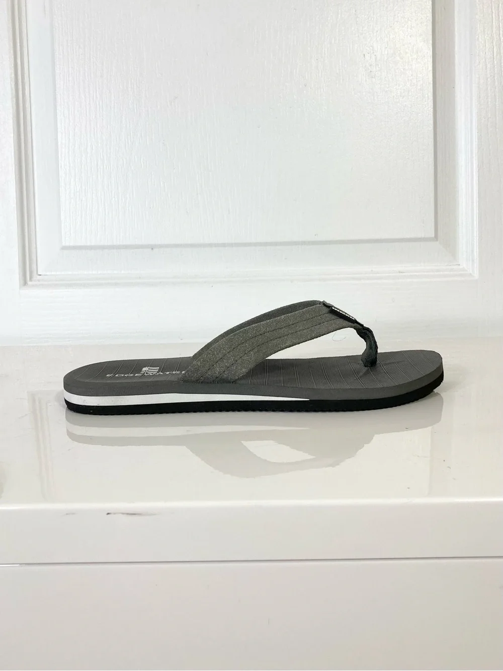 Nwot EDGEWATER Sandals Men US ~11 Grey Thong Rubber